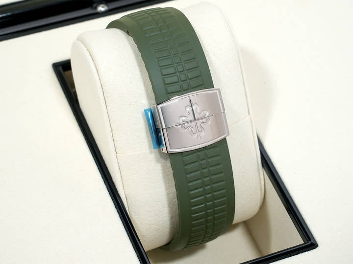 Patek Philippe Aquanaut Chronograph Ref. 5968G-010 White Gold Khaki Green Dial Unused cbsur2nj