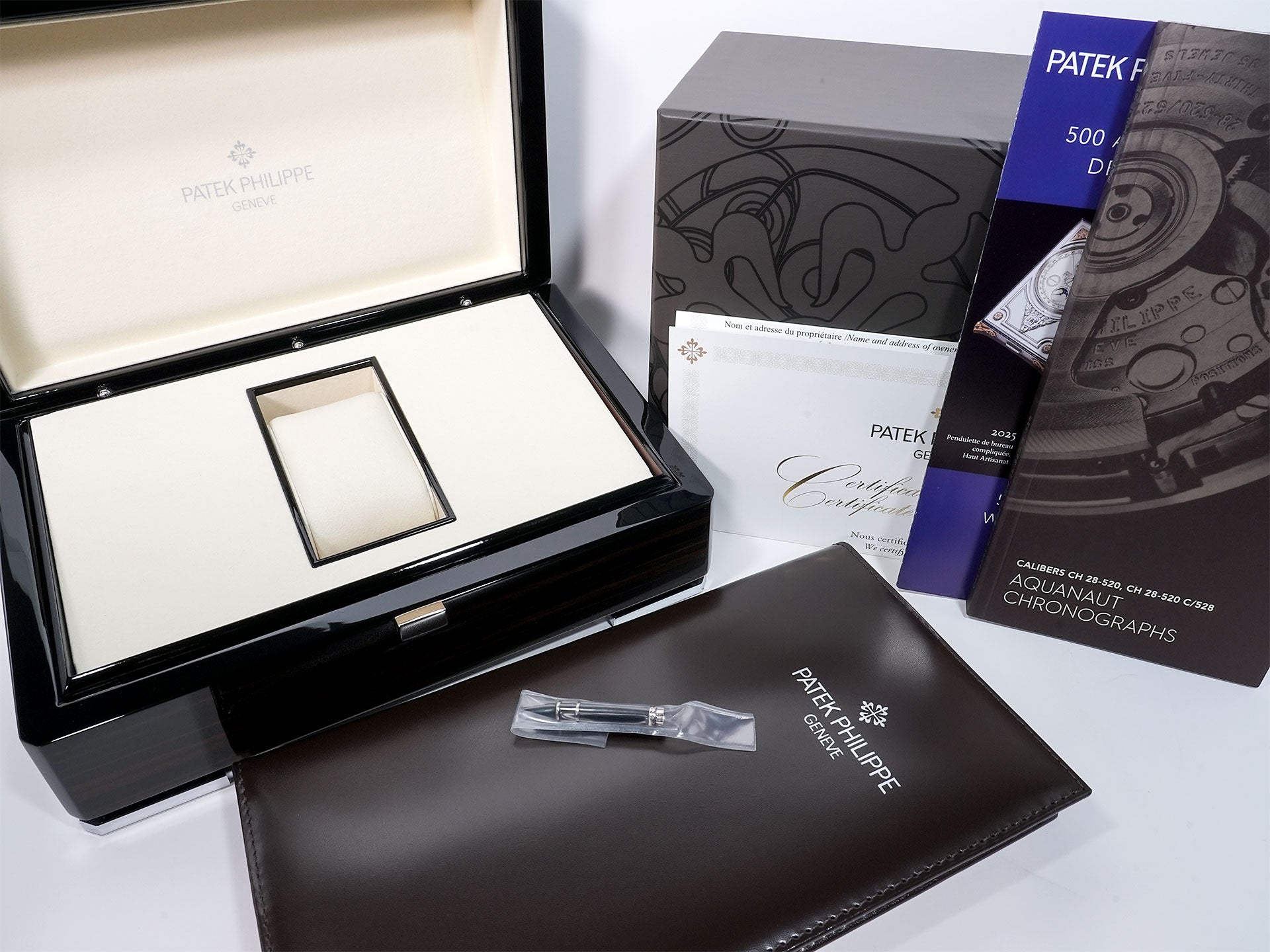 Patek Philippe Aquanaut Chronograph Ref. 5968G-010 White Gold Khaki Green Dial Unused cbsur2nj