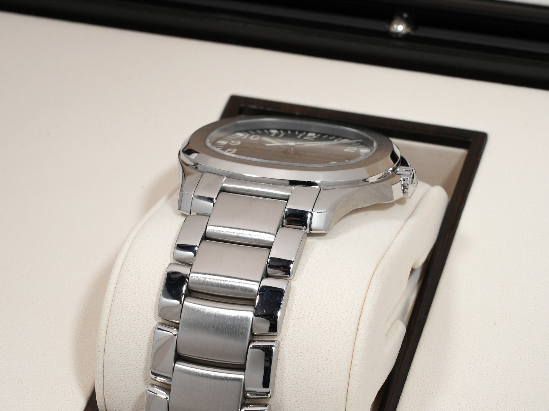 Patek Philippe Aquanaut Extra-Large Ref. 5167/1A-001 Stainless Steel Black Dial Pre-Owned 256dtjkx
