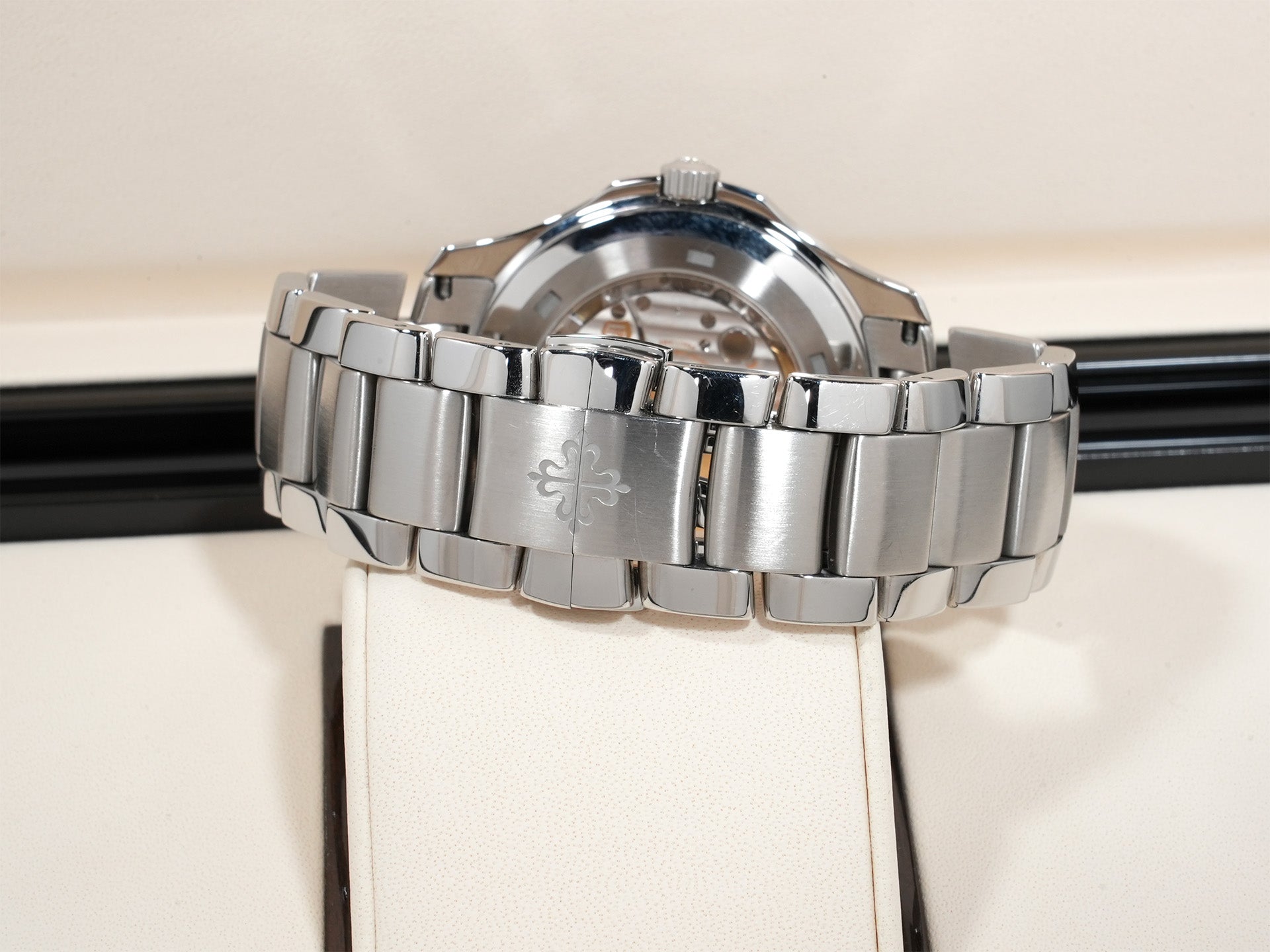 Patek Philippe Aquanaut Extra-Large Ref. 5167/1A-001 Stainless Steel Black Dial Pre-Owned 256dtjkx