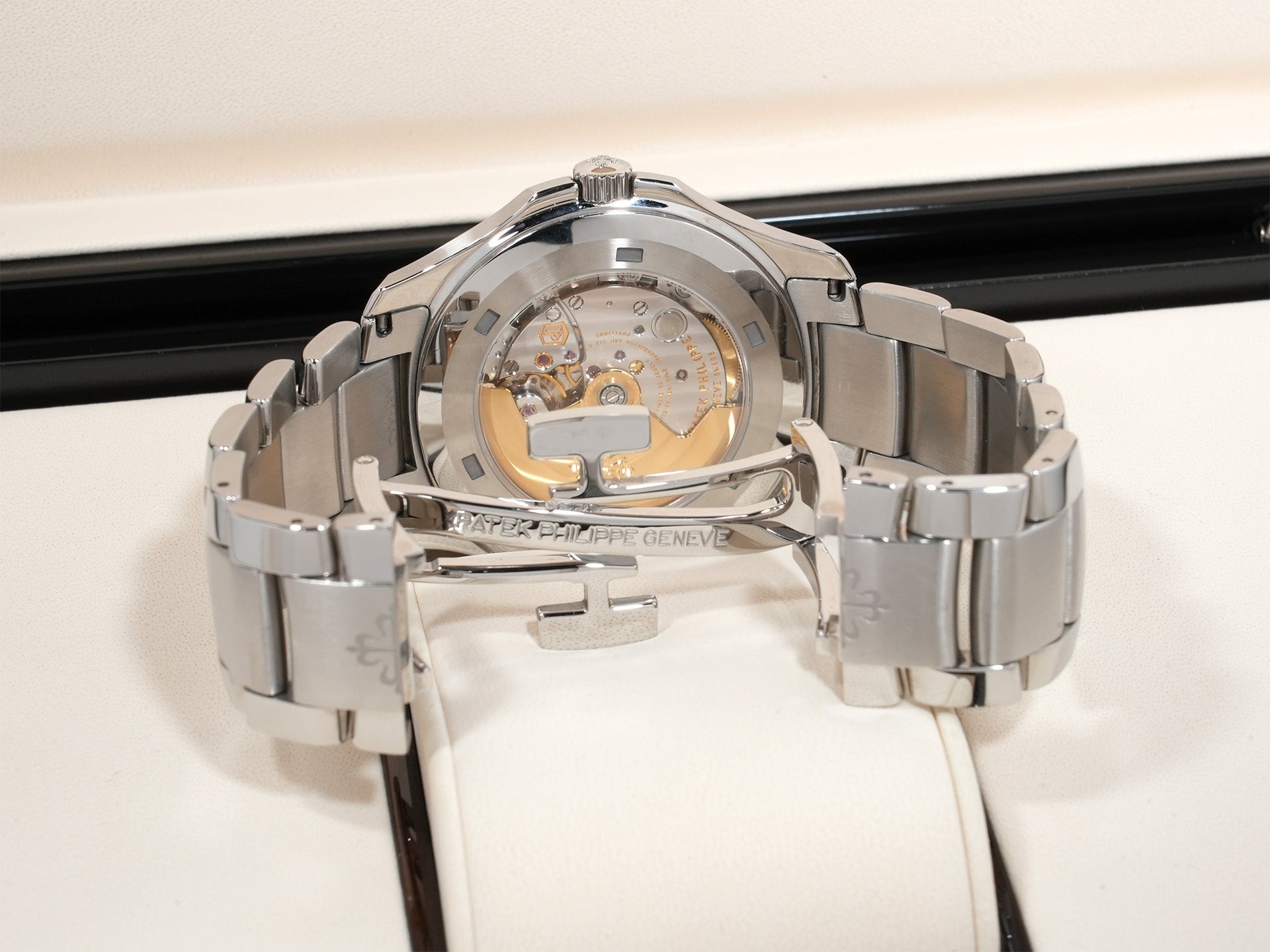 Patek Philippe Aquanaut Extra-Large Ref. 5167/1A-001 Stainless Steel Black Dial Pre-Owned 256dtjkx