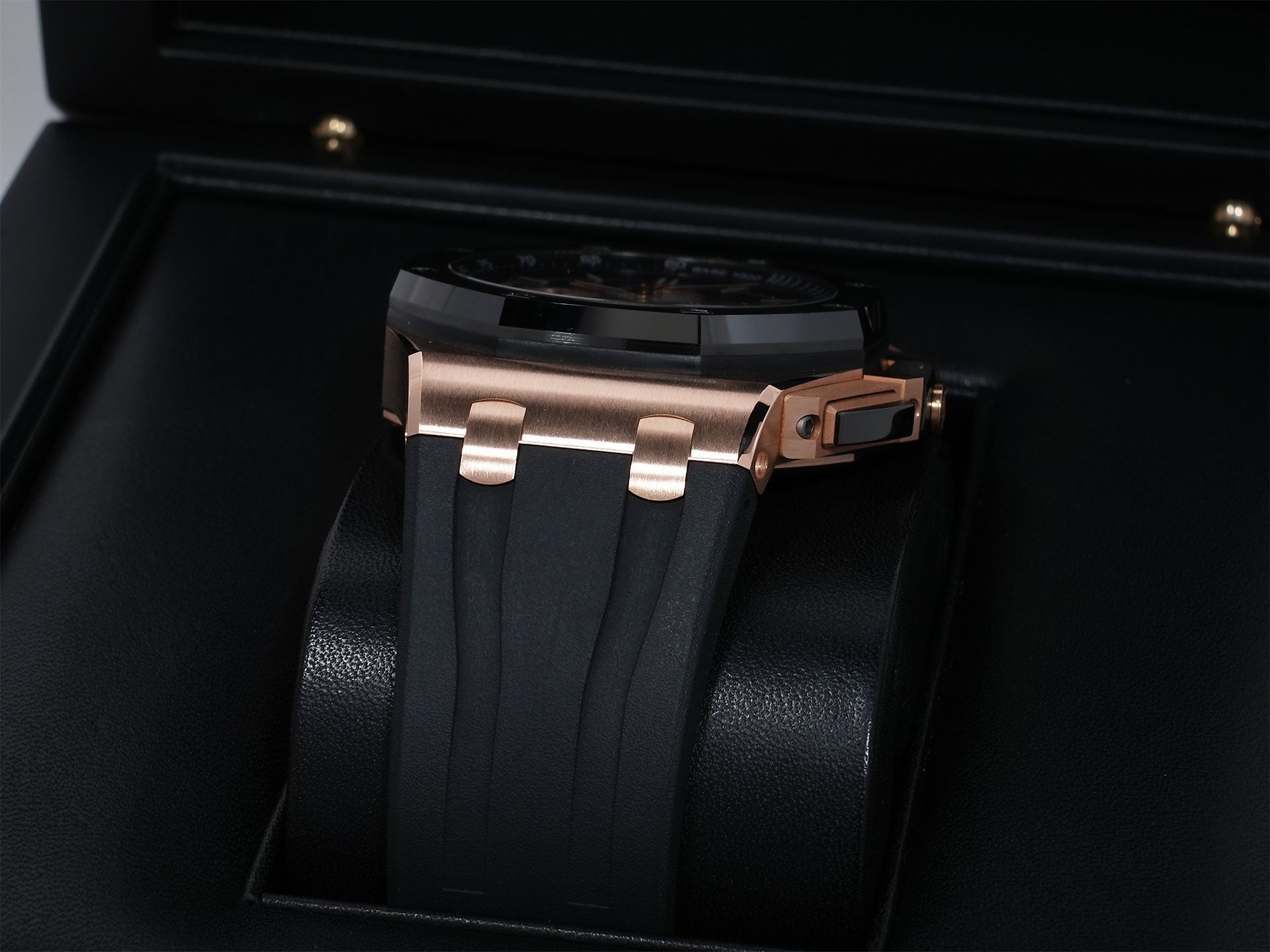 Audemars Piguet Royal Oak Offshore Chronograph Ref. 26401RO.OO.A002CA.01 Pink Gold Black Dial Excellent Condition 3vd2897x