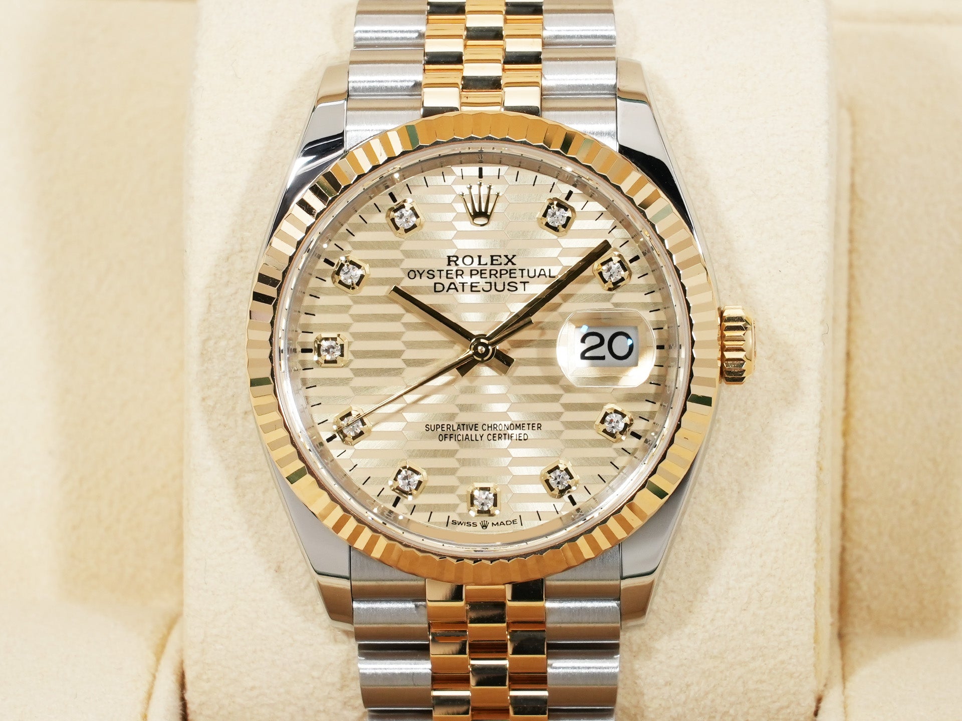 Rolex Datejust 36 Ref. 126233 Stainless Steel/Yellow Gold Fluted Motif x 10P Diamond Dial Jubilee Bracelet Excellent Condition 56rcrd3h