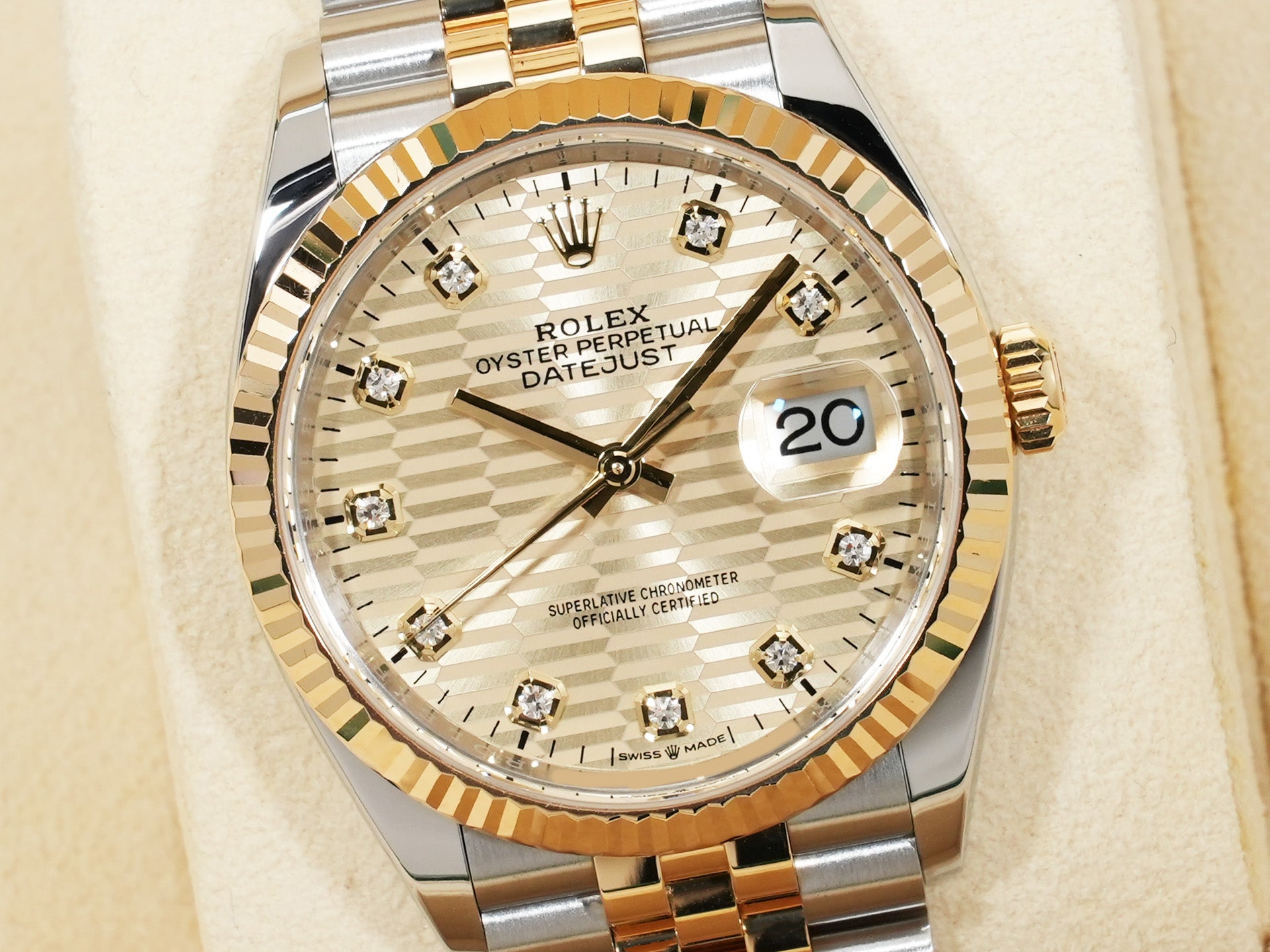 Rolex Datejust 36 Ref. 126233 Stainless Steel/Yellow Gold Fluted Motif x 10P Diamond Dial Jubilee Bracelet Excellent Condition 56rcrd3h