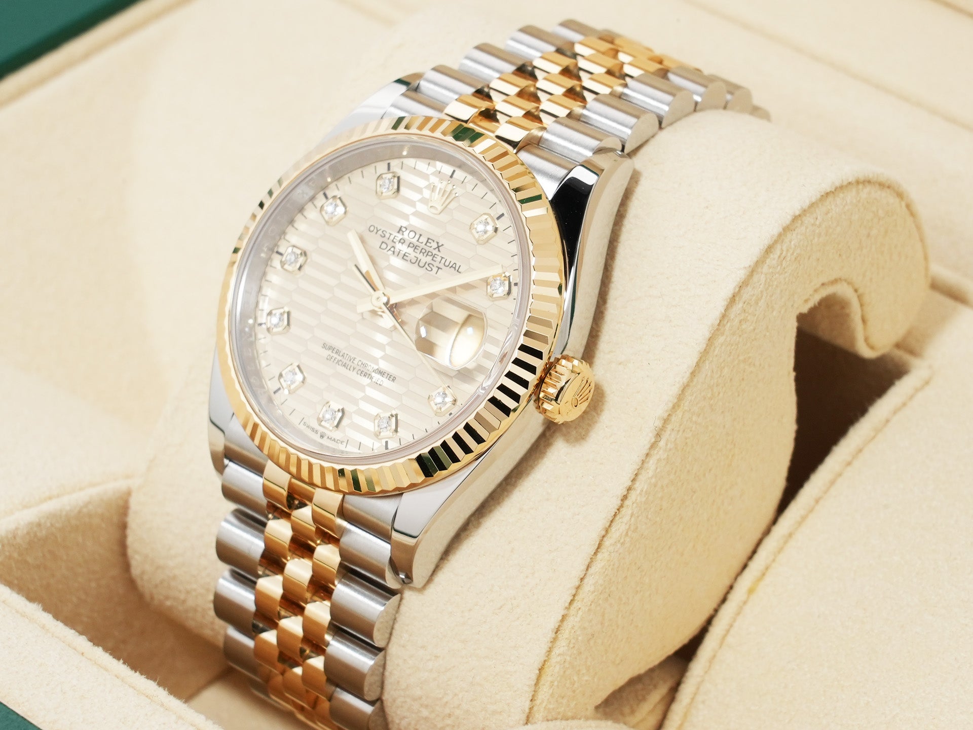 Rolex Datejust 36 Ref. 126233 Stainless Steel/Yellow Gold Fluted Motif x 10P Diamond Dial Jubilee Bracelet Excellent Condition 56rcrd3h