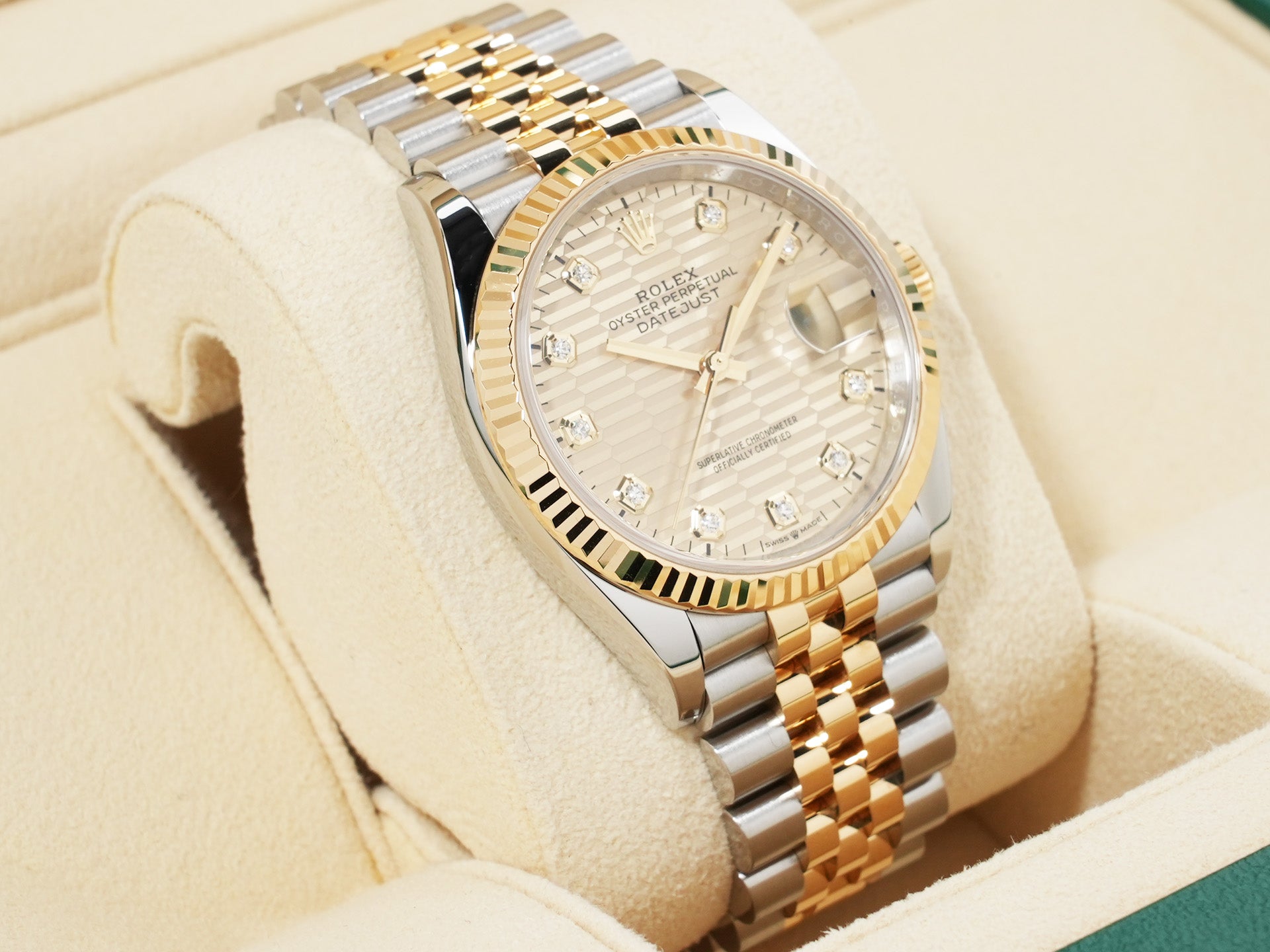 Rolex Datejust 36 Ref. 126233 Stainless Steel/Yellow Gold Fluted Motif x 10P Diamond Dial Jubilee Bracelet Excellent Condition 56rcrd3h