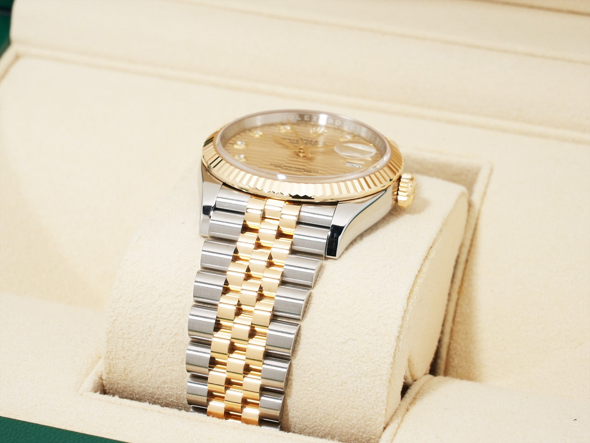 Rolex Datejust 36 Ref. 126233 Stainless Steel/Yellow Gold Fluted Motif x 10P Diamond Dial Jubilee Bracelet Excellent Condition 56rcrd3h