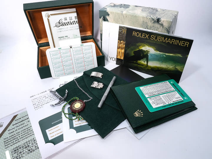 Rolex Sea-Dweller Ref.16600 Stainless Steel Black Dial Pre-owned bo956a2q