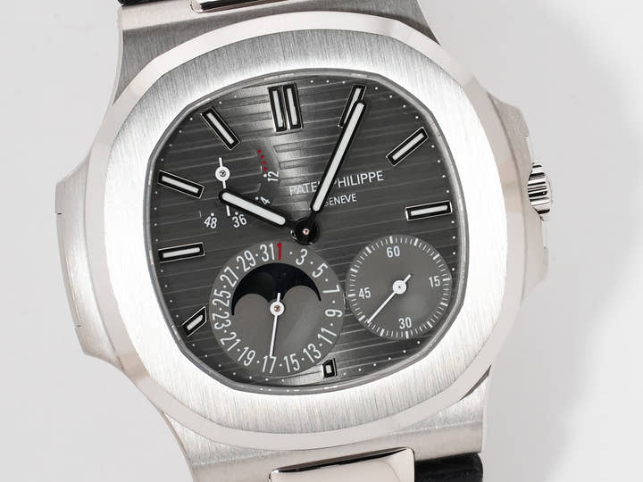 Patek Philippe Nautilus Petit Complication Ref. 5712G-001 White Gold Slate Dial Used v9vb62sf