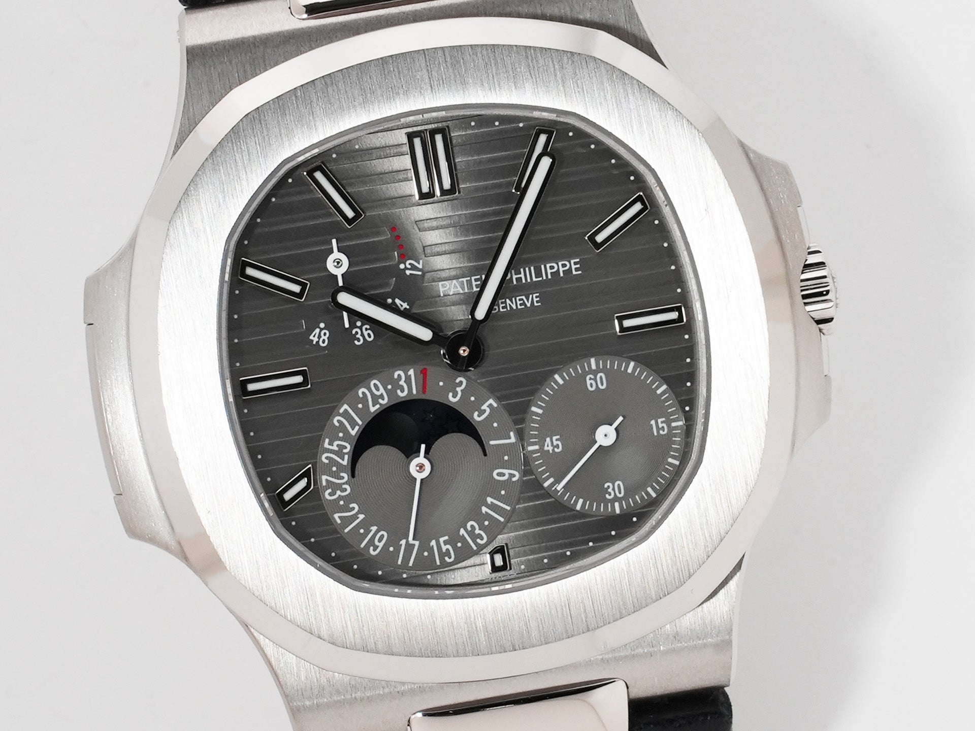 Patek Philippe Nautilus Petit Complication Ref. 5712G-001 White Gold Slate Dial Used v9vb62sf
