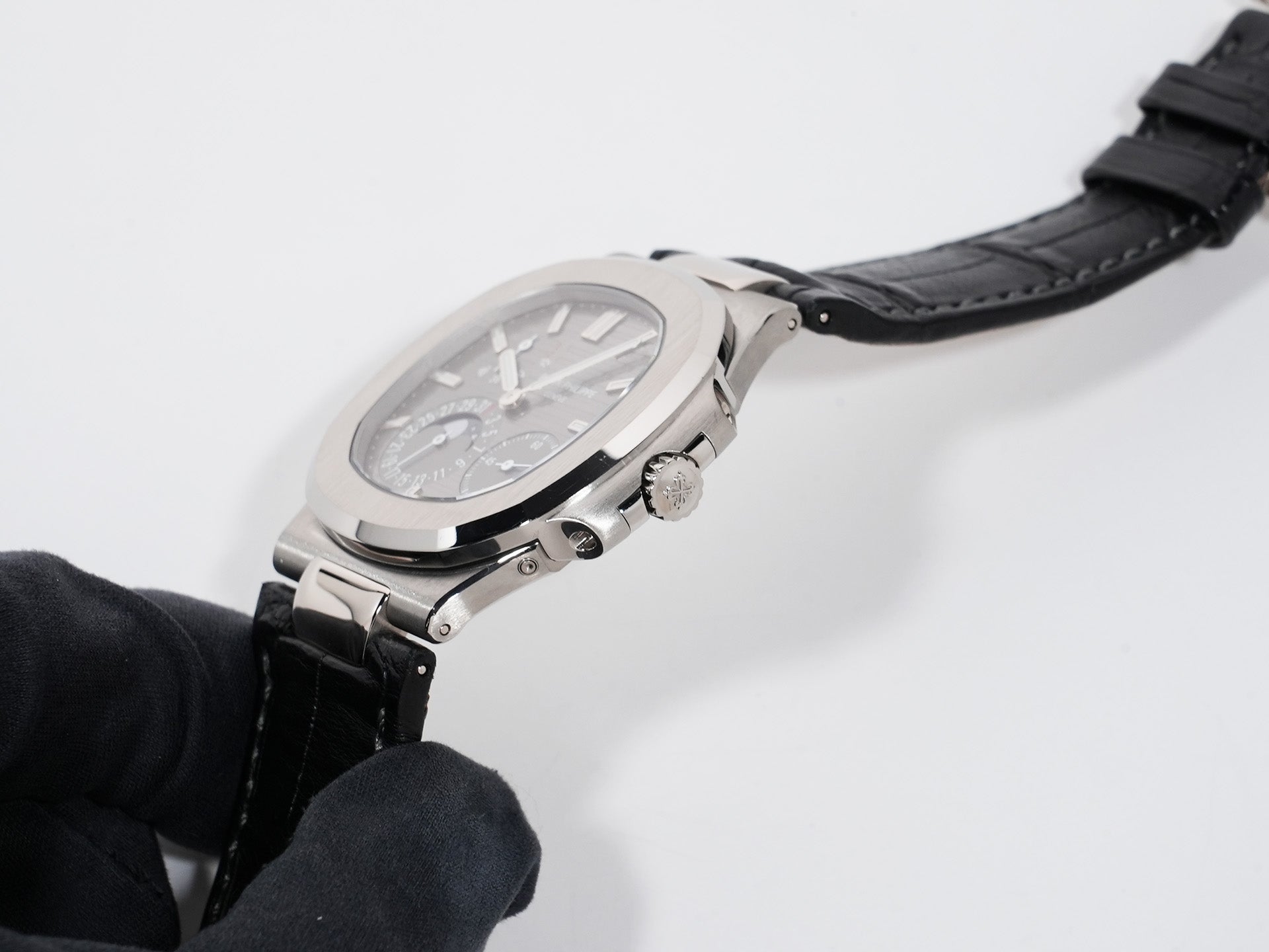 Patek Philippe Nautilus Petit Complication Ref. 5712G-001 White Gold Slate Dial Used v9vb62sf