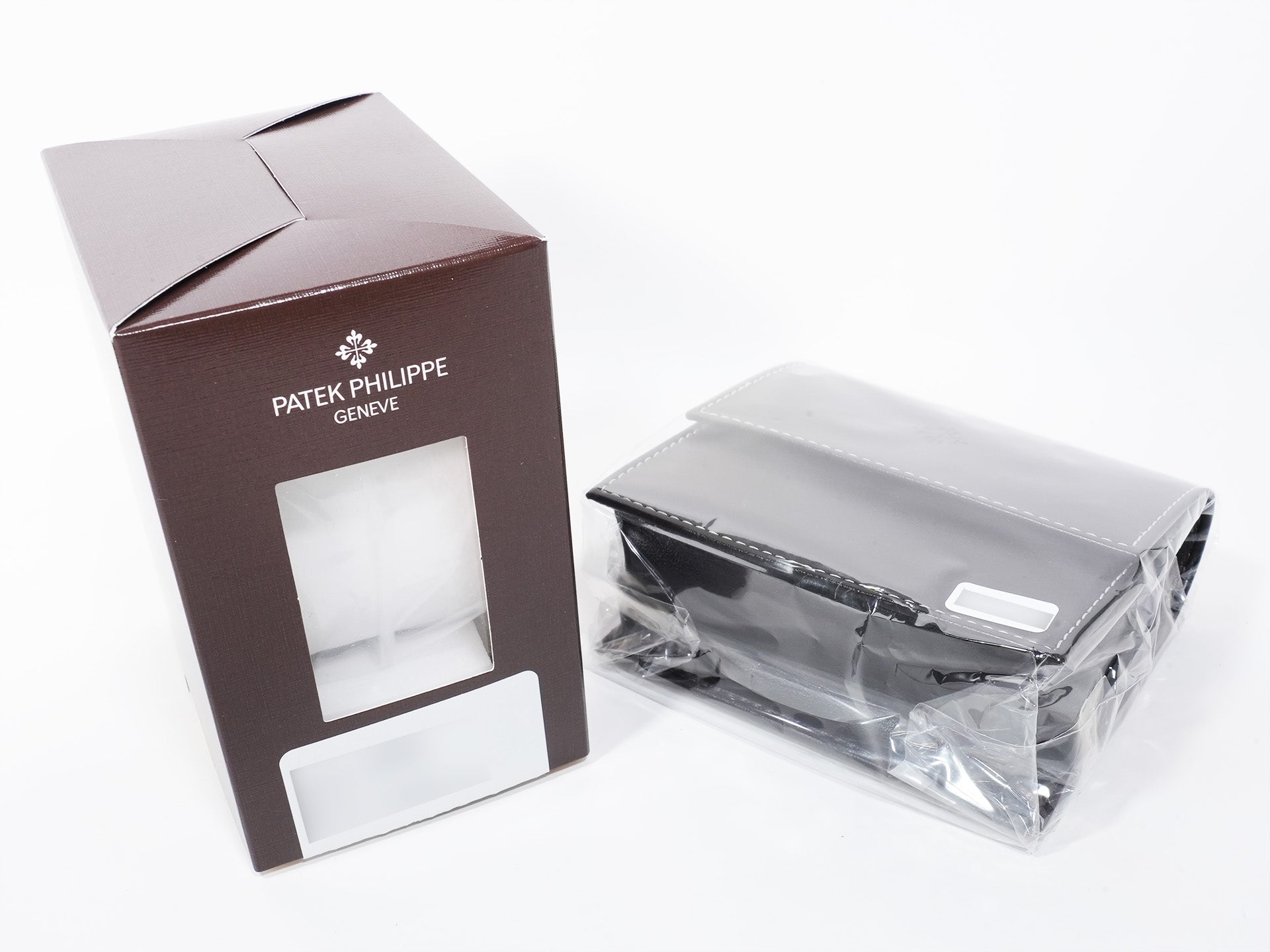 Patek Philippe Nautilus Petit Complication Ref. 5712G-001 White Gold Slate Dial Used v9vb62sf