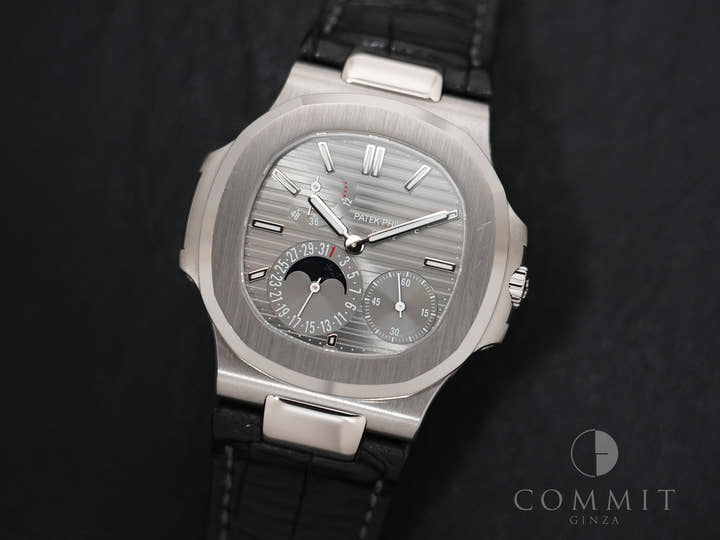 Patek Philippe Nautilus Petit Complication Ref. 5712G-001 White Gold Slate Dial Used v9vb62sf