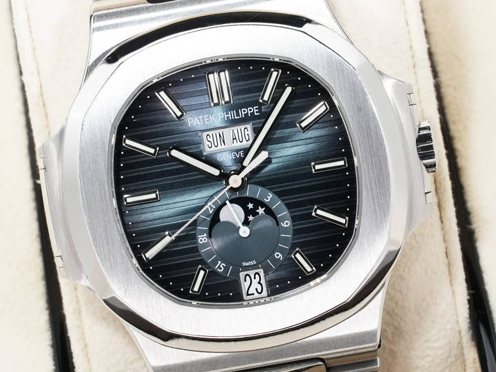 パテックフィリップ ノーチラス アニュアルカレンダー ムーンフェイズ Ref.5726/1A-014 ステンレススチール ブルー、ブラックグラデーション文字盤 中古 mxo9uem4