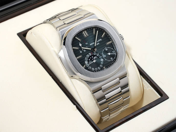 Patek Philippe Nautilus Petit Complication Ref. 5712/1A-001 Stainless Steel Blue Dial Excellent Condition syz9p39g