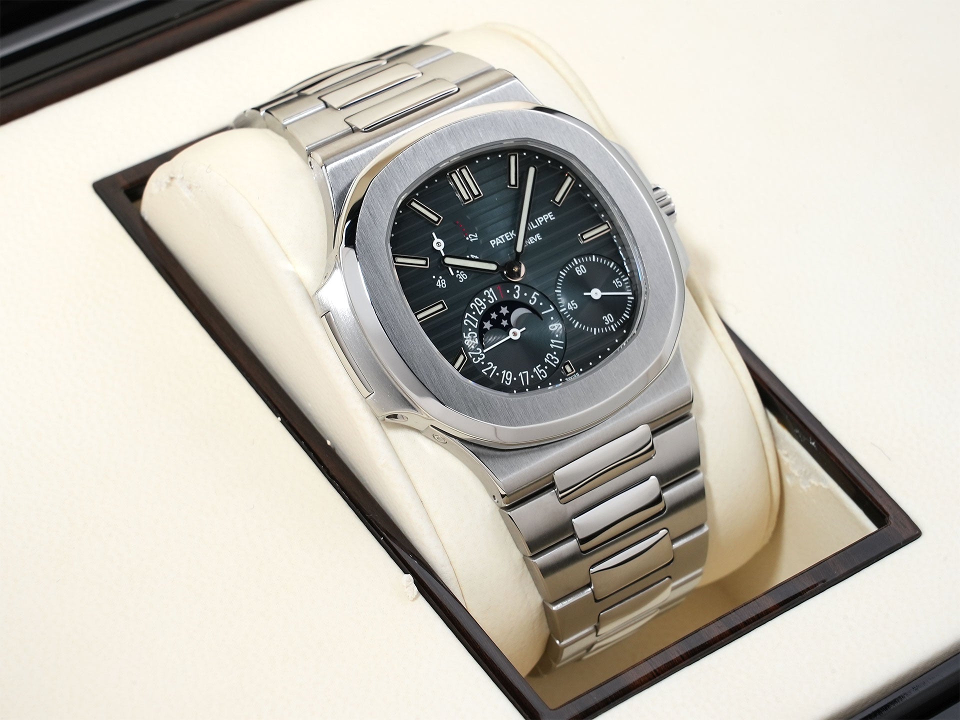 Patek Philippe Nautilus Petit Complication Ref. 5712/1A-001 Stainless Steel Blue Dial Excellent Condition syz9p39g