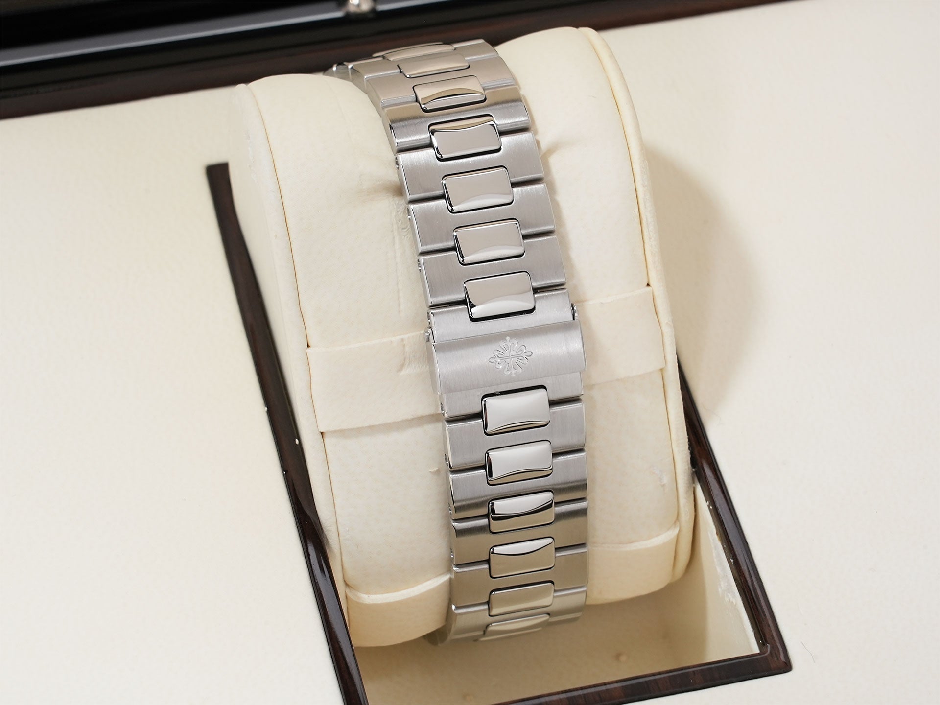 Patek Philippe Nautilus Petit Complication Ref. 5712/1A-001 Stainless Steel Blue Dial Excellent Condition syz9p39g