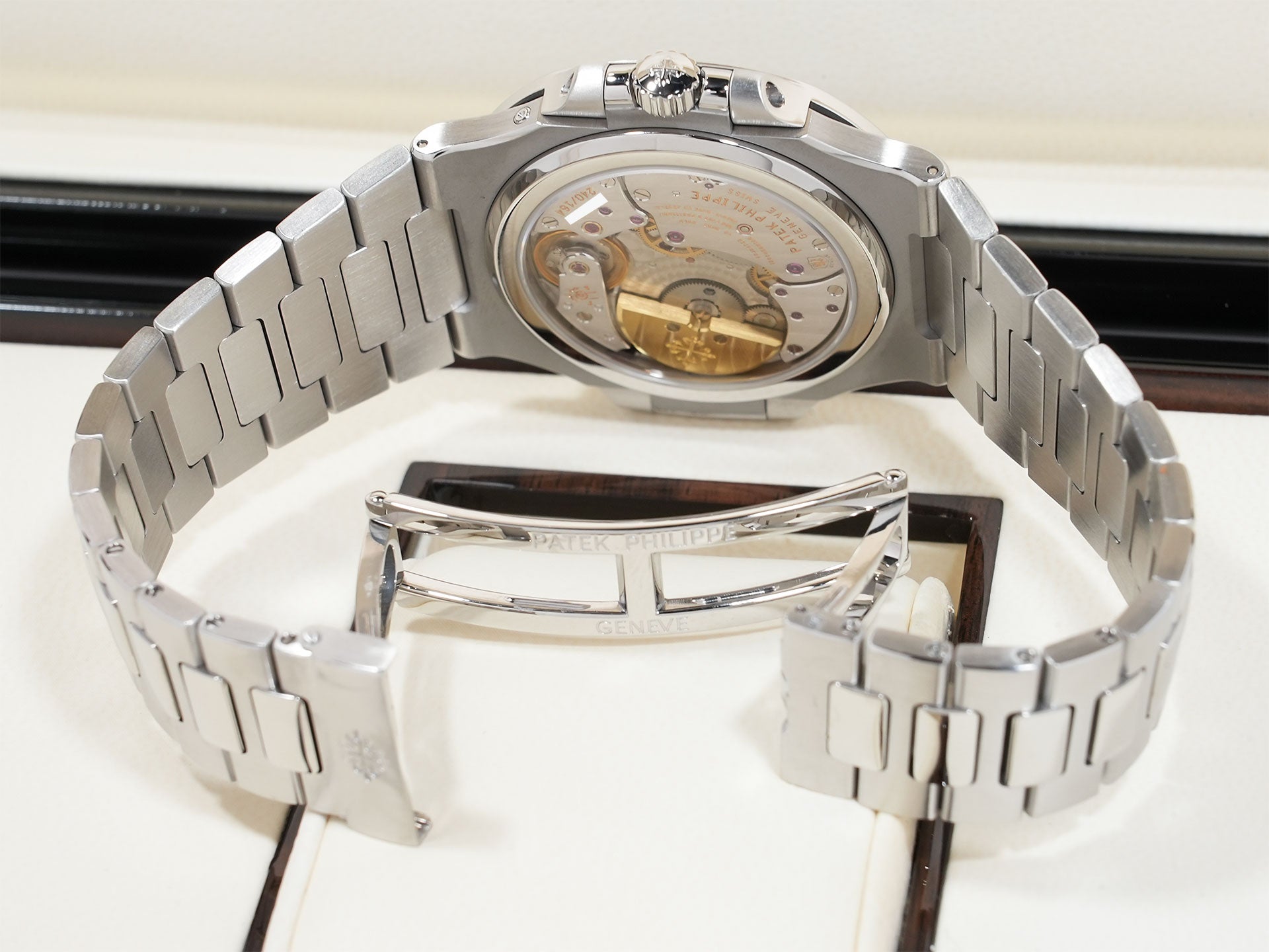 Patek Philippe Nautilus Petit Complication Ref. 5712/1A-001 Stainless Steel Blue Dial Excellent Condition syz9p39g