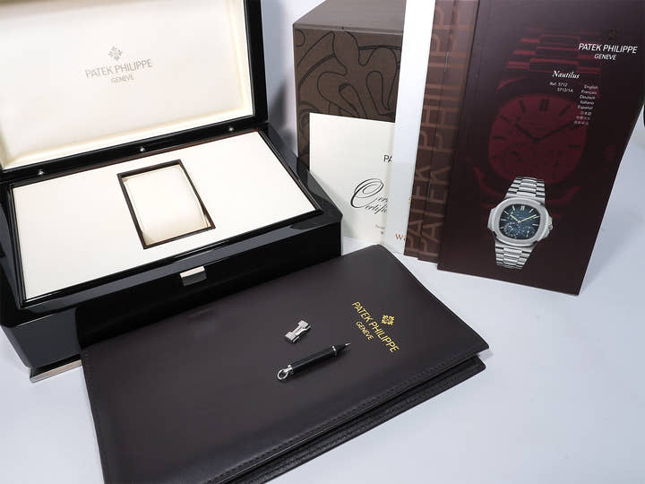 Patek Philippe Nautilus Petit Complication Ref. 5712/1A-001 Stainless Steel Blue Dial Excellent Condition syz9p39g