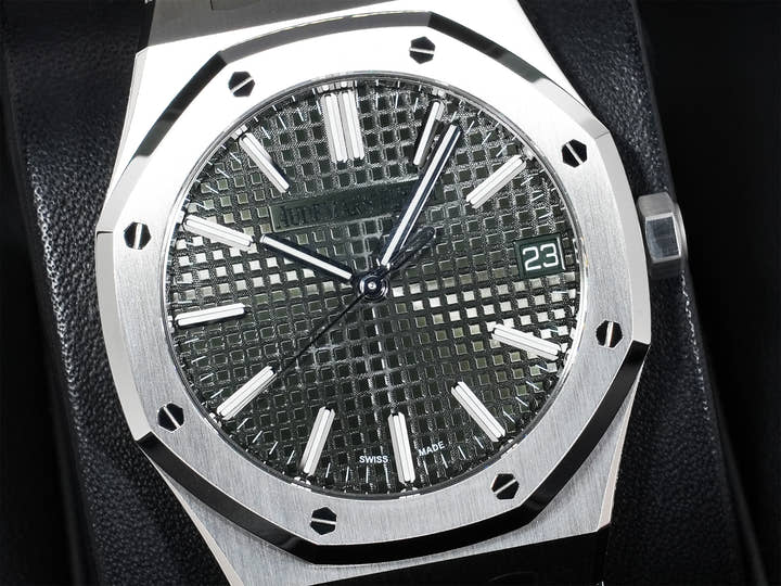 Audemars Piguet Royal Oak Ref.15510ST.OO.1320ST.09 Stainless Steel Khaki Green Dial Excellent Condition inhps2ts
