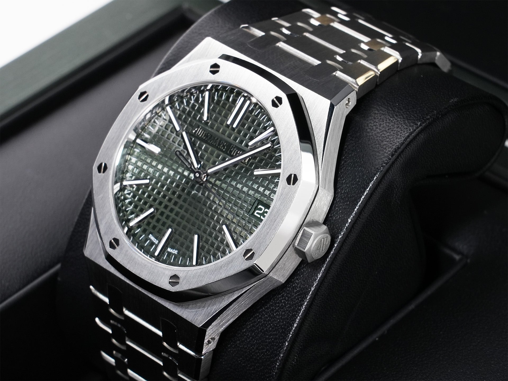 Audemars Piguet Royal Oak Ref.15510ST.OO.1320ST.09 Stainless Steel Khaki Green Dial Excellent Condition inhps2ts