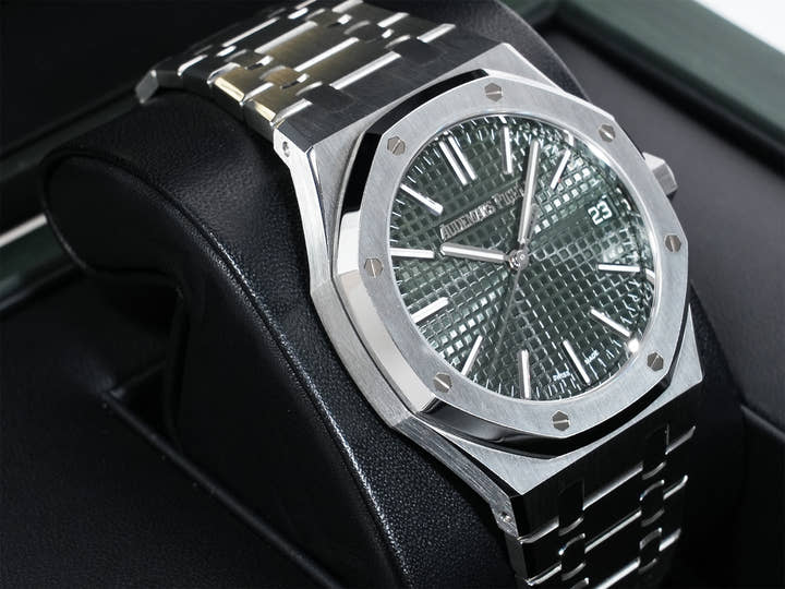 Audemars Piguet Royal Oak Ref.15510ST.OO.1320ST.09 Stainless Steel Khaki Green Dial Excellent Condition inhps2ts
