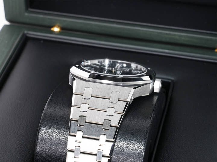 Audemars Piguet Royal Oak Ref.15510ST.OO.1320ST.09 Stainless Steel Khaki Green Dial Excellent Condition inhps2ts