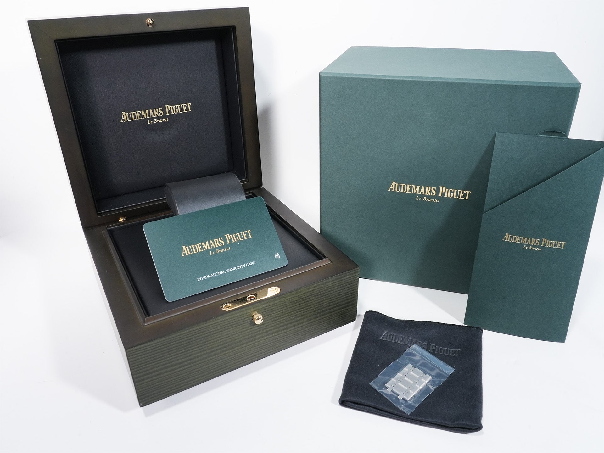 Audemars Piguet Royal Oak Ref.15510BC.OO.1320BC.02 White Gold Smoked Blue Dial Used sfgbfkvv