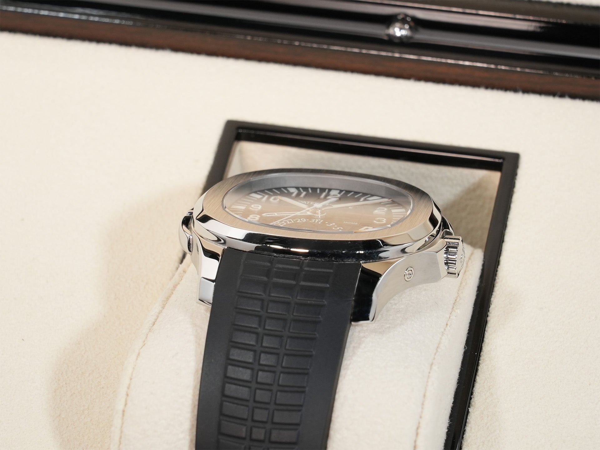 Patek Philippe Aquanaut Travel Time Ref.5164A-001 Stainless Steel Black Dial Excellent Pre-owned dmronn78