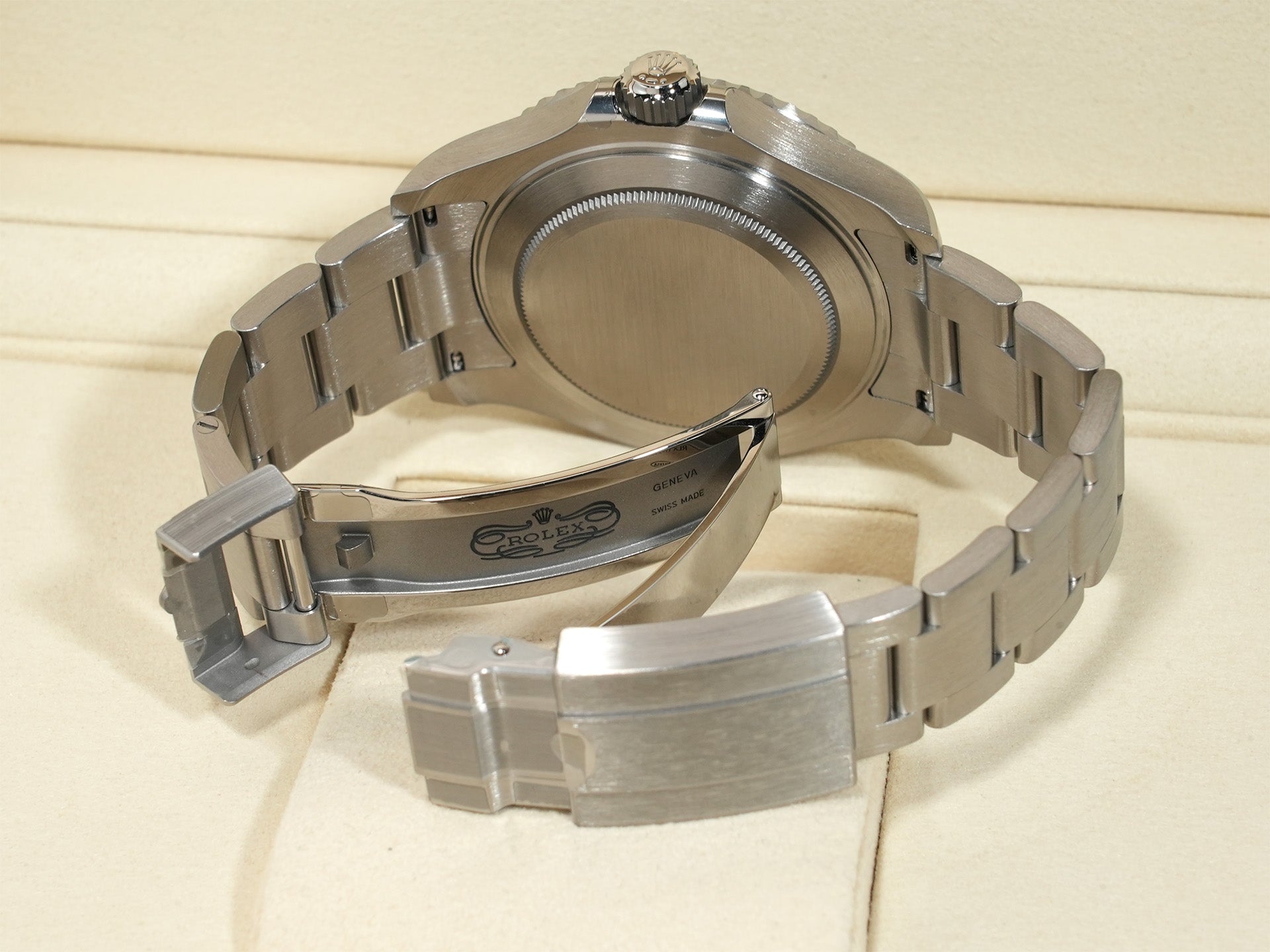 Rolex Yacht-Master 42 Ref. 226627 RLX Titanium Black Dial Unused rfvzi4jh