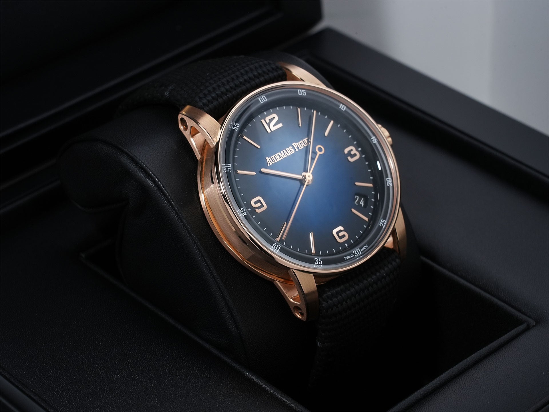 Audemars Piguet CODE 11.59 by Audemars Piguet Ref.15210OR.OO.A028CR.01 Pink Gold Smoked Blue Lacquer Dial Pre-Owned 29yeghp3