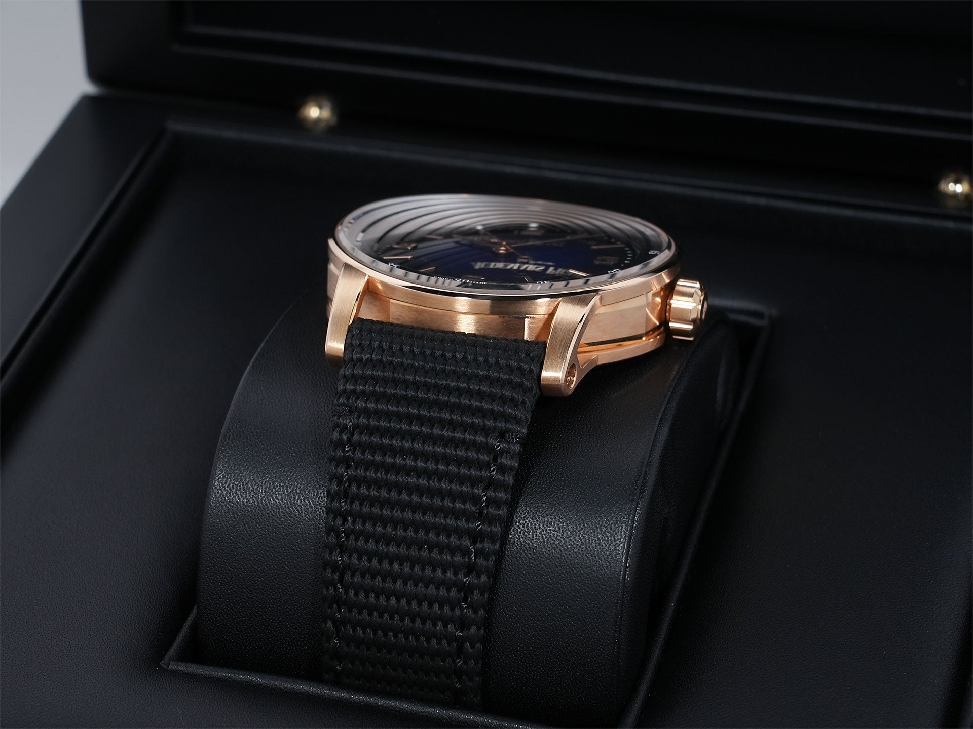 Audemars Piguet CODE 11.59 by Audemars Piguet Ref.15210OR.OO.A028CR.01 Pink Gold Smoked Blue Lacquer Dial Pre-Owned 29yeghp3