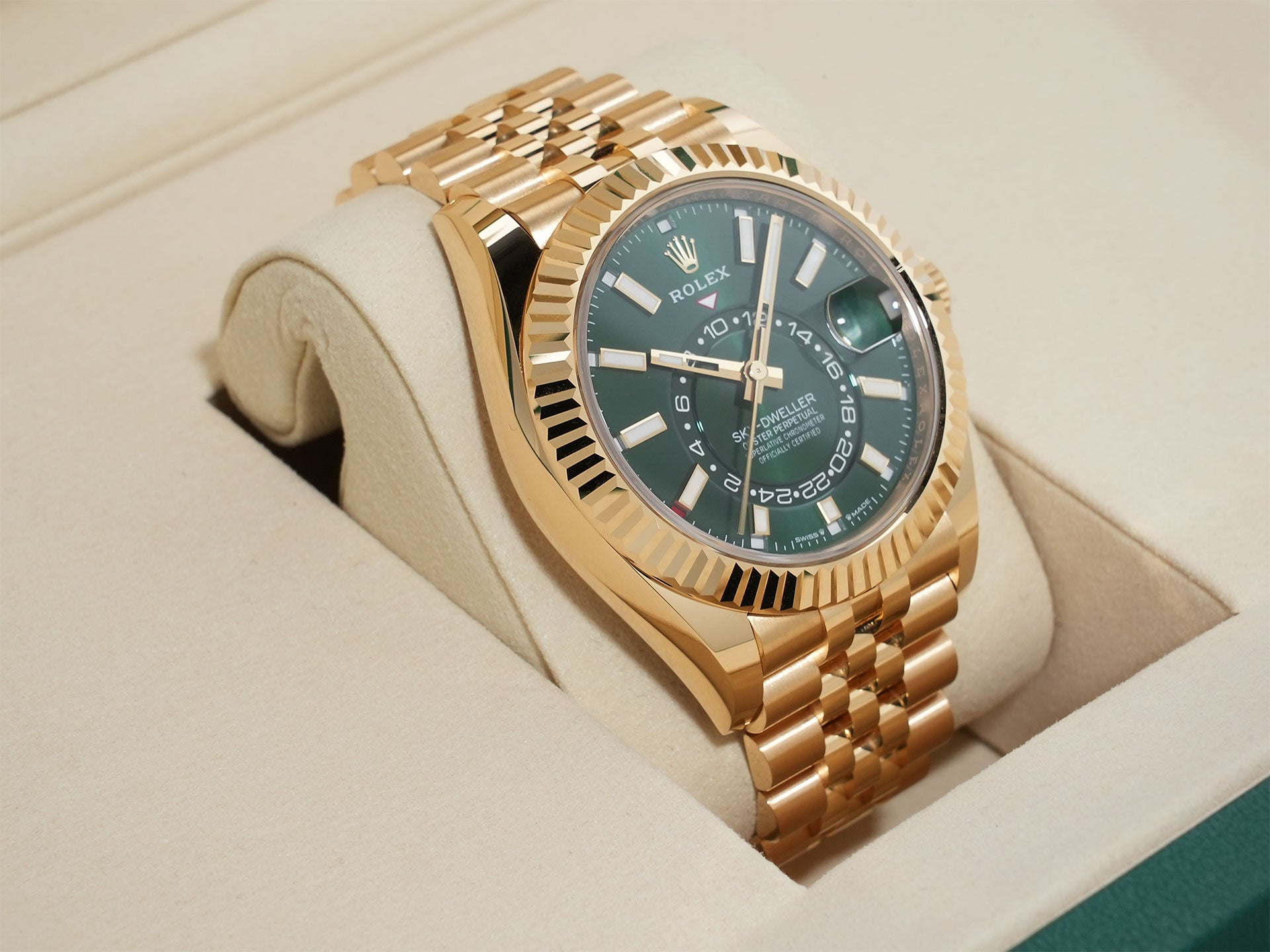 Rolex Sky-Dweller Ref. 336938 Yellow Gold Green Dial Jubilee Bracelet Unused jyvqo6zd