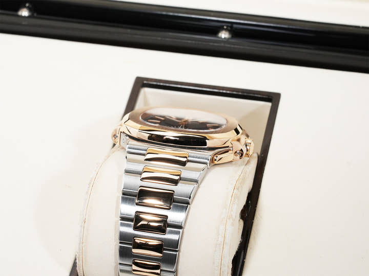 パテックフィリップ ノーチラス クロノグラフ Ref.5980/1AR-001 ステンレススチール/ローズゴールド ブルー文字盤 中古 der2f5mw