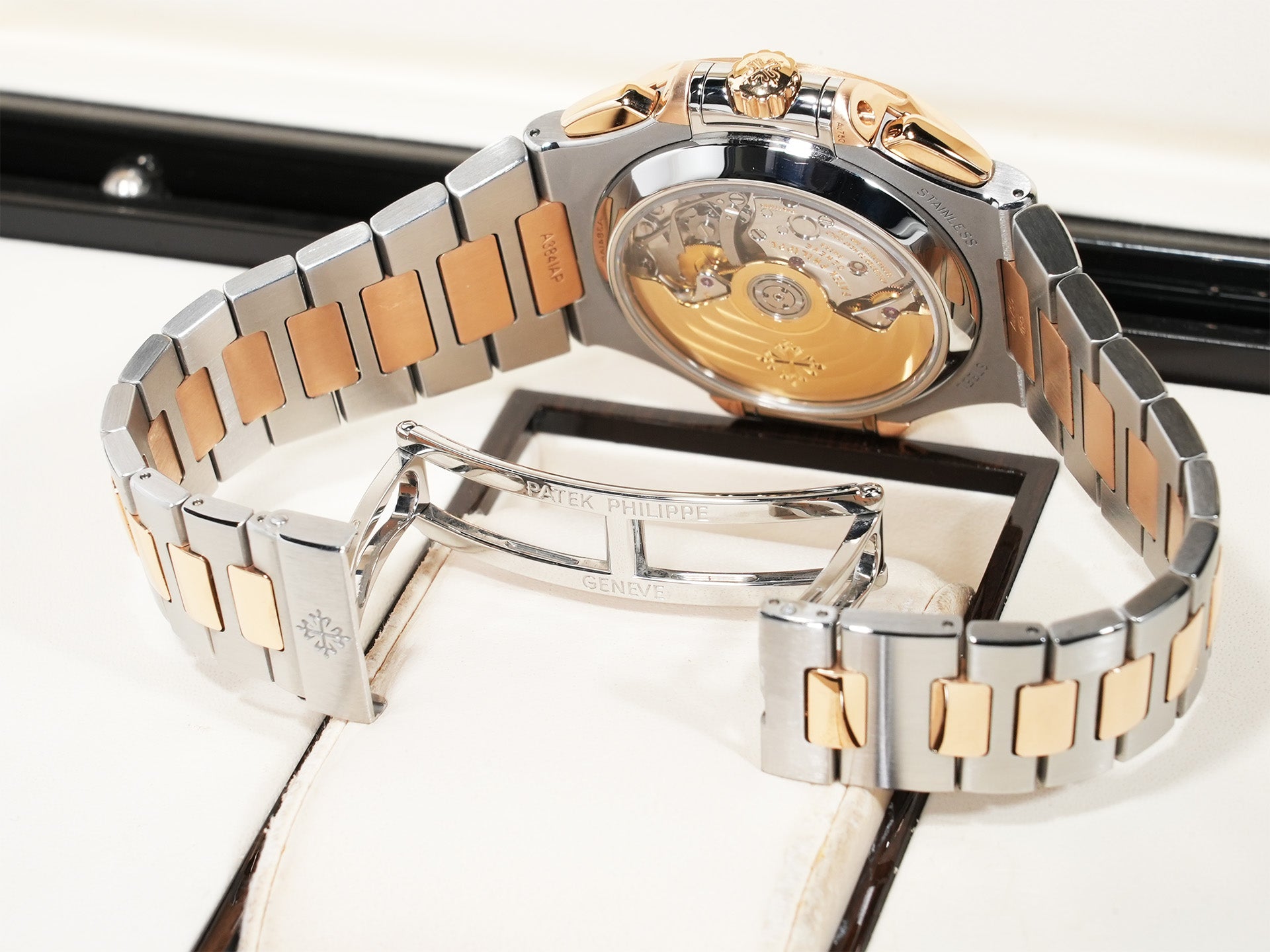 パテックフィリップ ノーチラス クロノグラフ Ref.5980/1AR-001 ステンレススチール/ローズゴールド ブルー文字盤 中古 der2f5mw