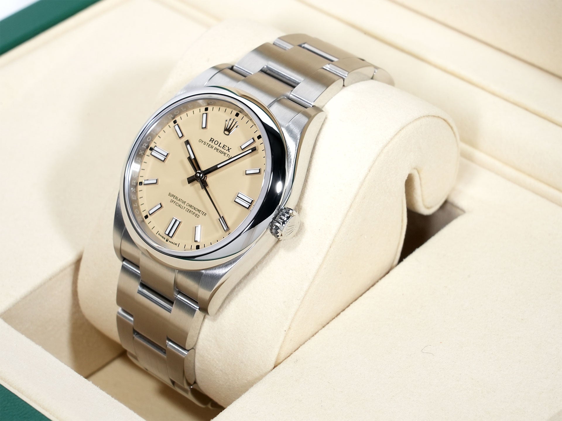 Rolex Oyster Perpetual 36 Ref. 126000 Stainless Steel Beige Dial Excellent Condition eyayoh2i