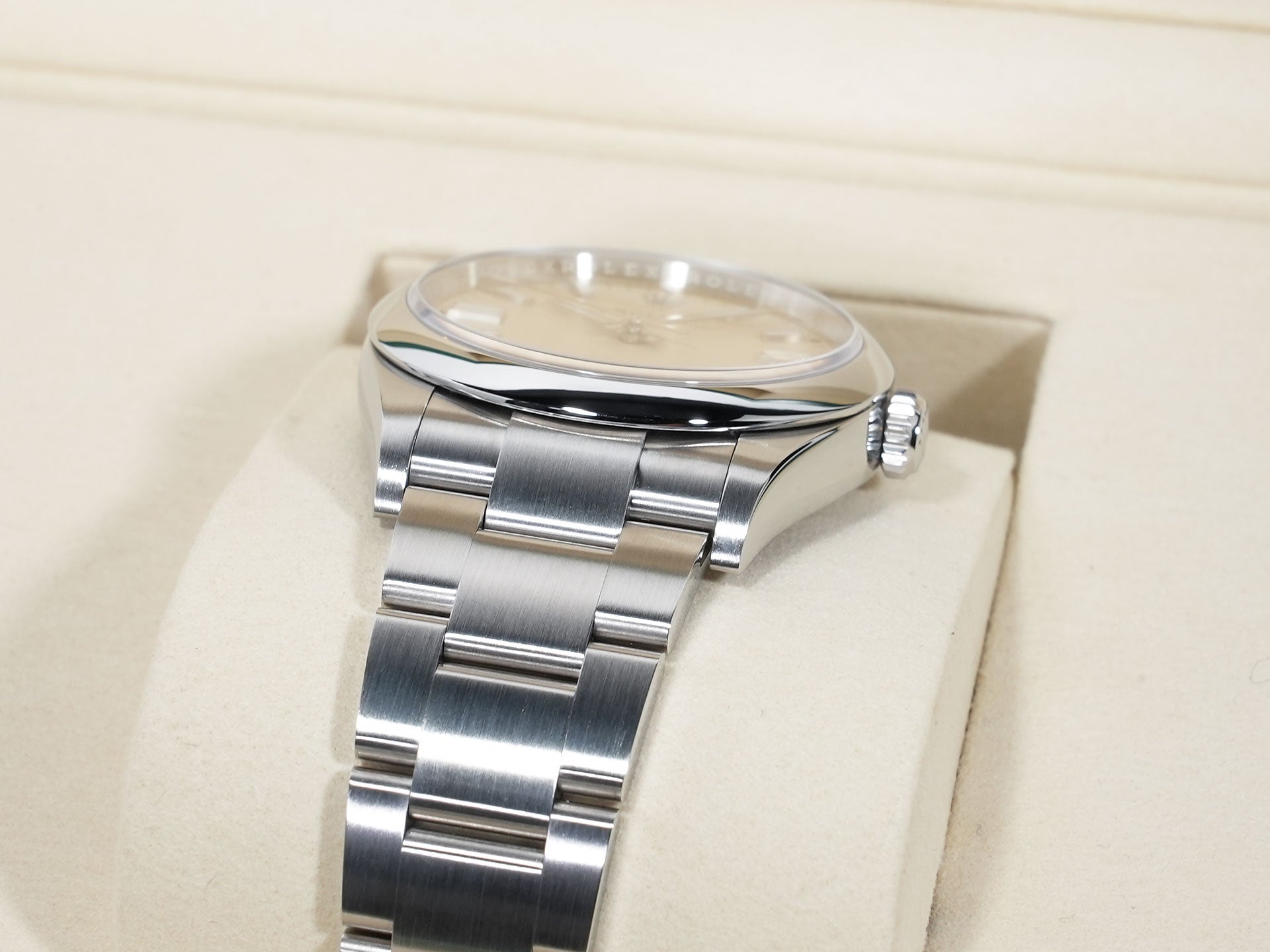Rolex Oyster Perpetual 36 Ref. 126000 Stainless Steel Beige Dial Excellent Condition eyayoh2i