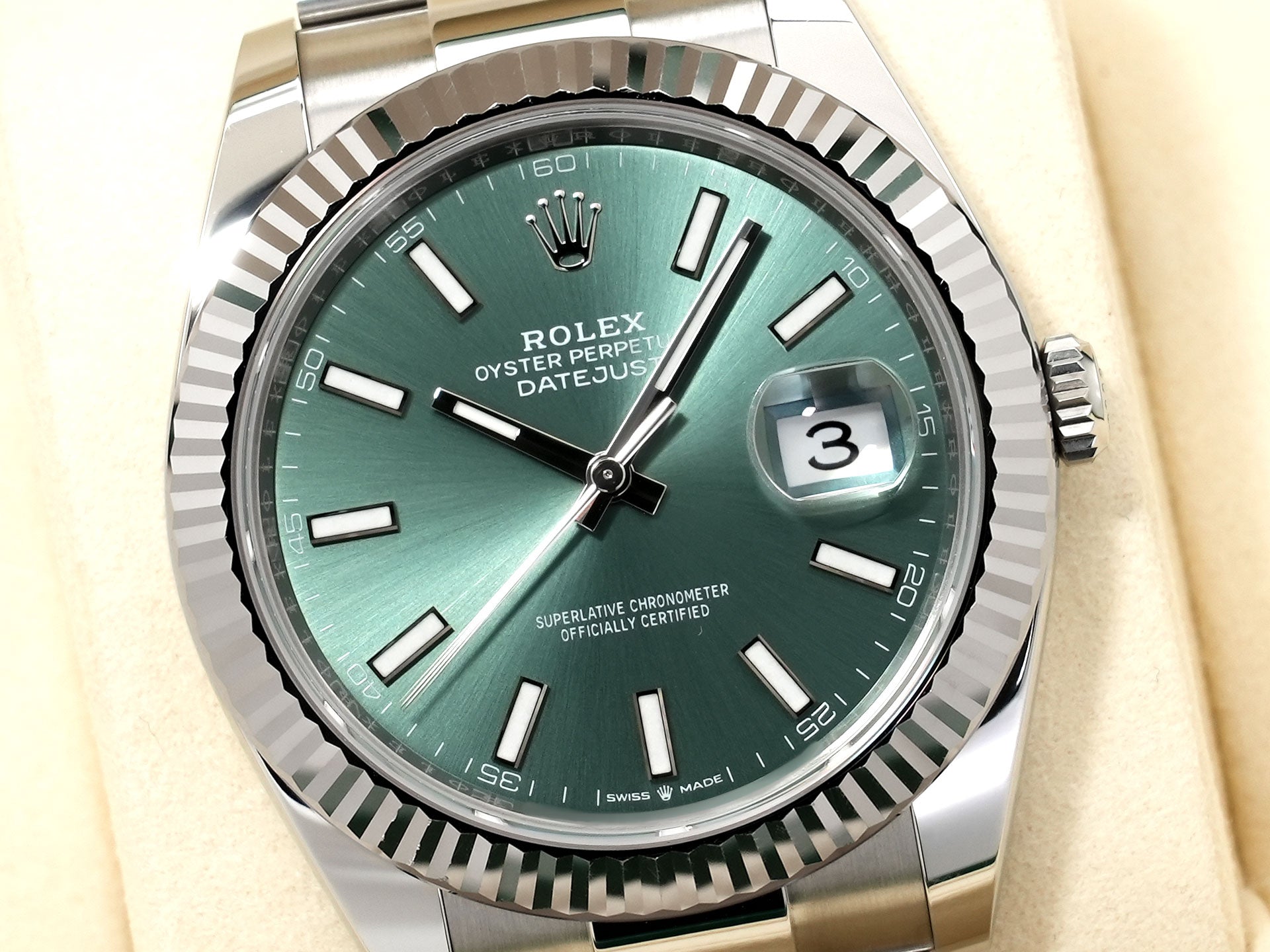 Rolex Datejust 41 Ref. 126334 Stainless Steel/White Gold Mint Green Dial Oyster Bracelet Pre-owned d2cgxfpk