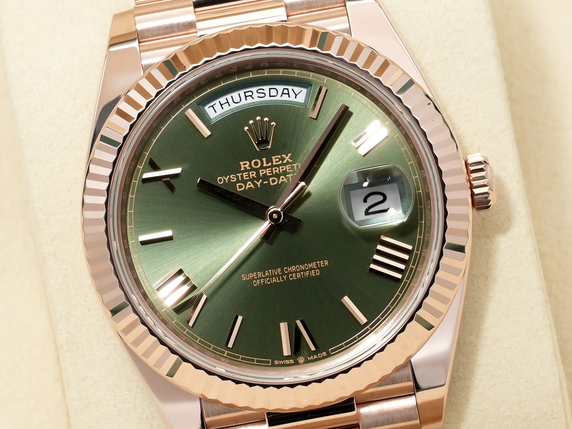 Rolex Day-Date 40 Ref. 228235 Everose Gold Olive Green Dial Used cjme2wgi
