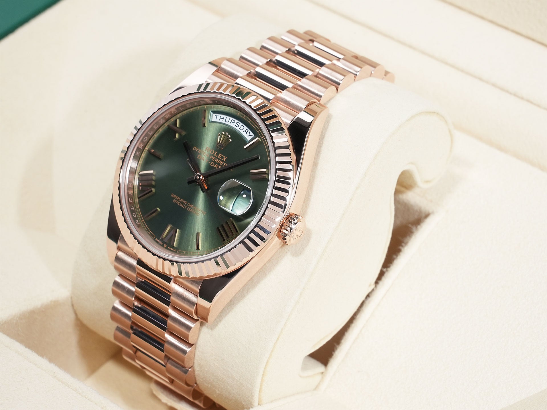 Rolex Day-Date 40 Ref. 228235 Everose Gold Olive Green Dial Used cjme2wgi