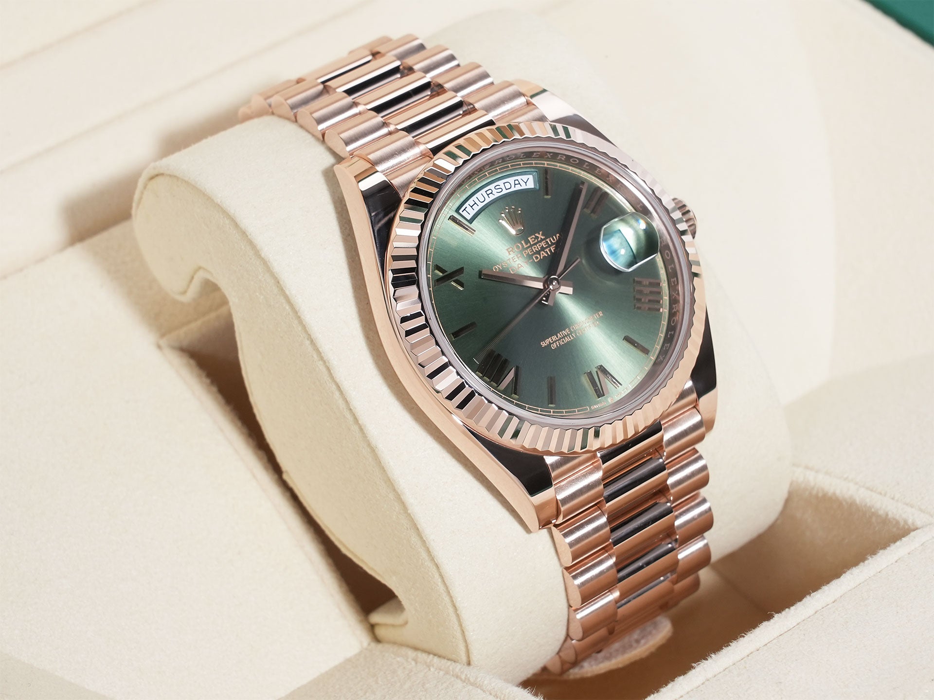 Rolex Day-Date 40 Ref. 228235 Everose Gold Olive Green Dial Used cjme2wgi