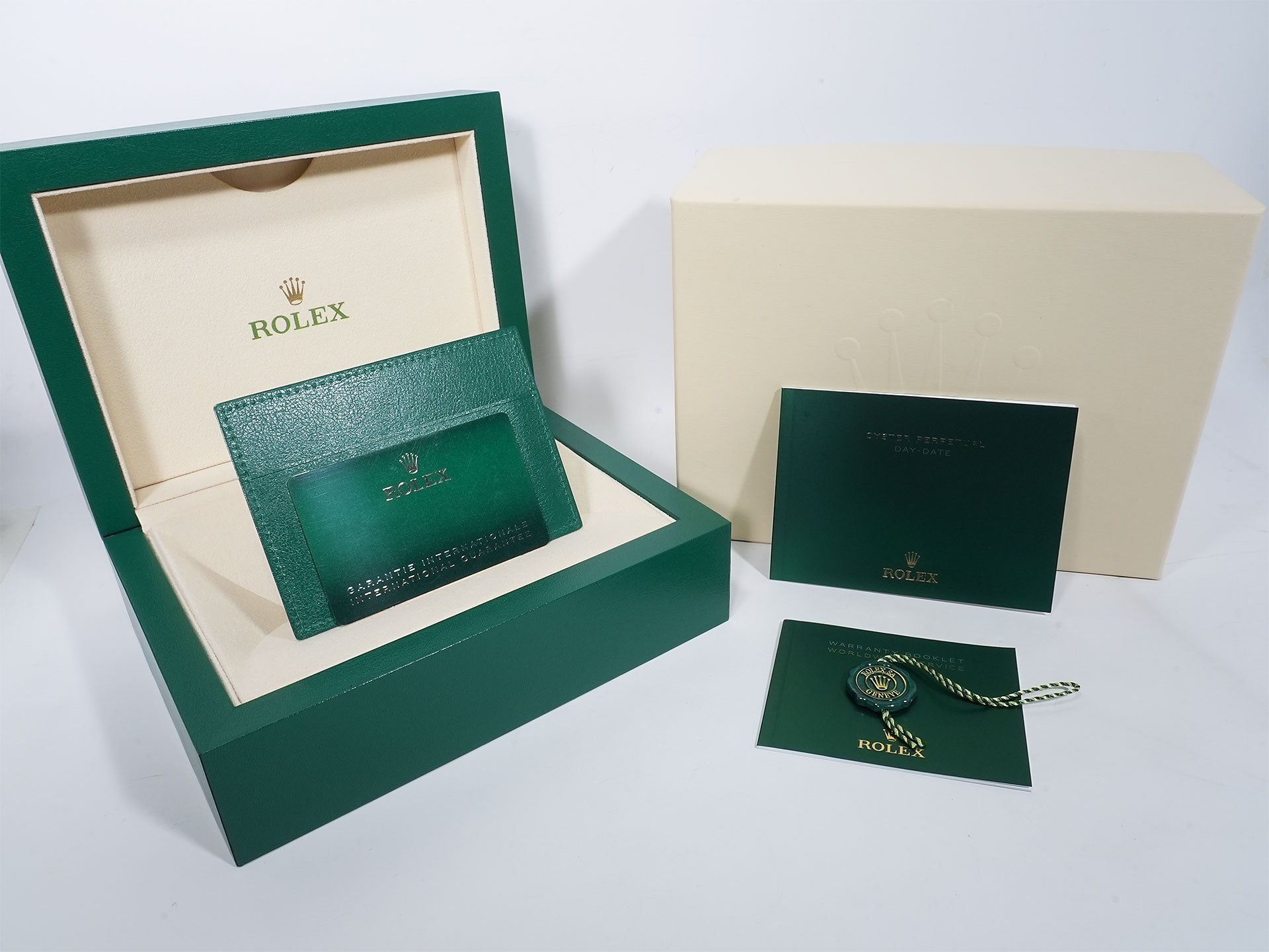 Rolex Day-Date 40 Ref. 228235 Everose Gold Olive Green Dial Used cjme2wgi