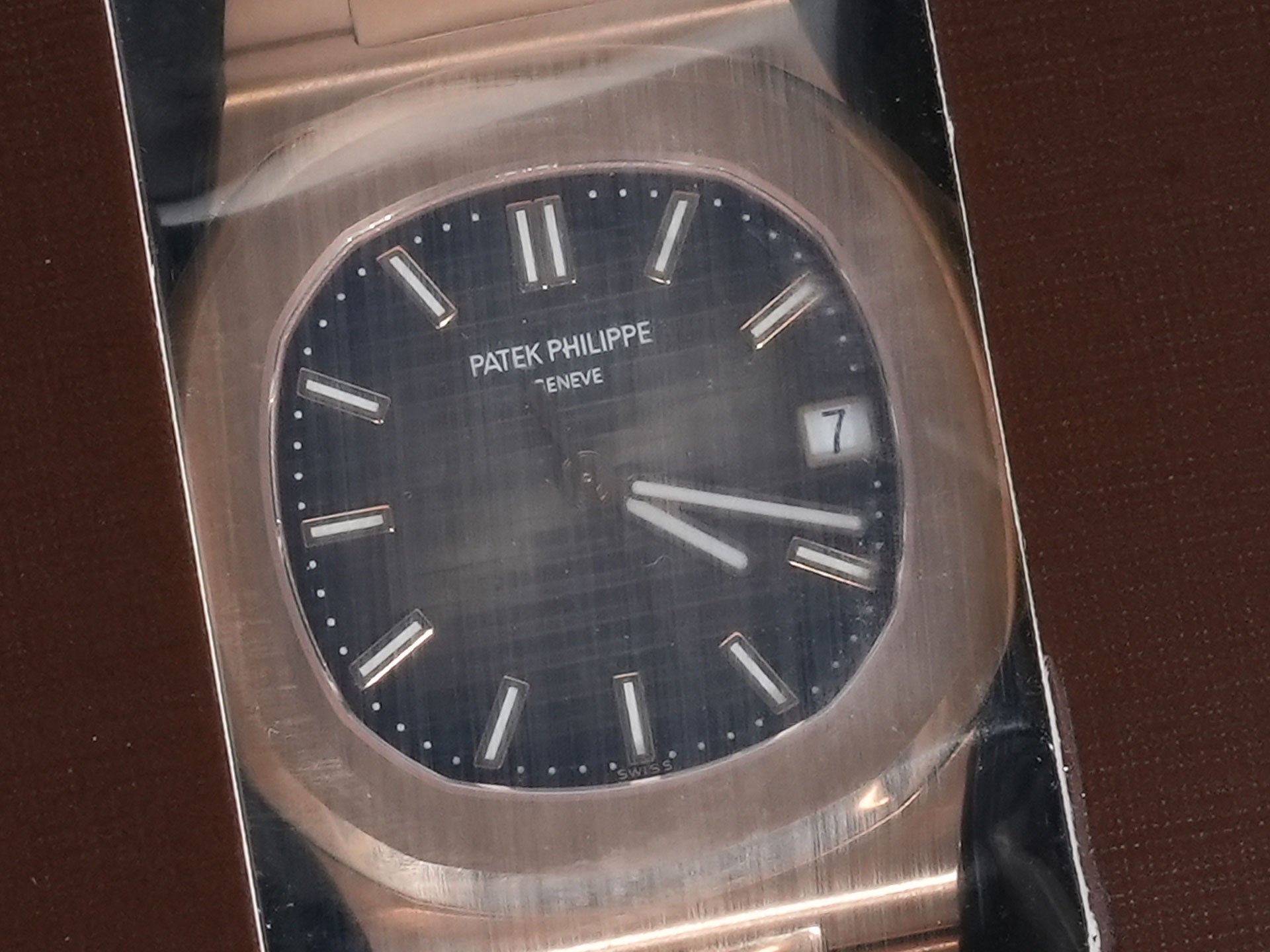 パテックフィリップ ノーチラス Ref.5711/1R-001 ローズゴールド ブラウン・ブラック・グラデーション文字盤 デッドストック mjqpxifs