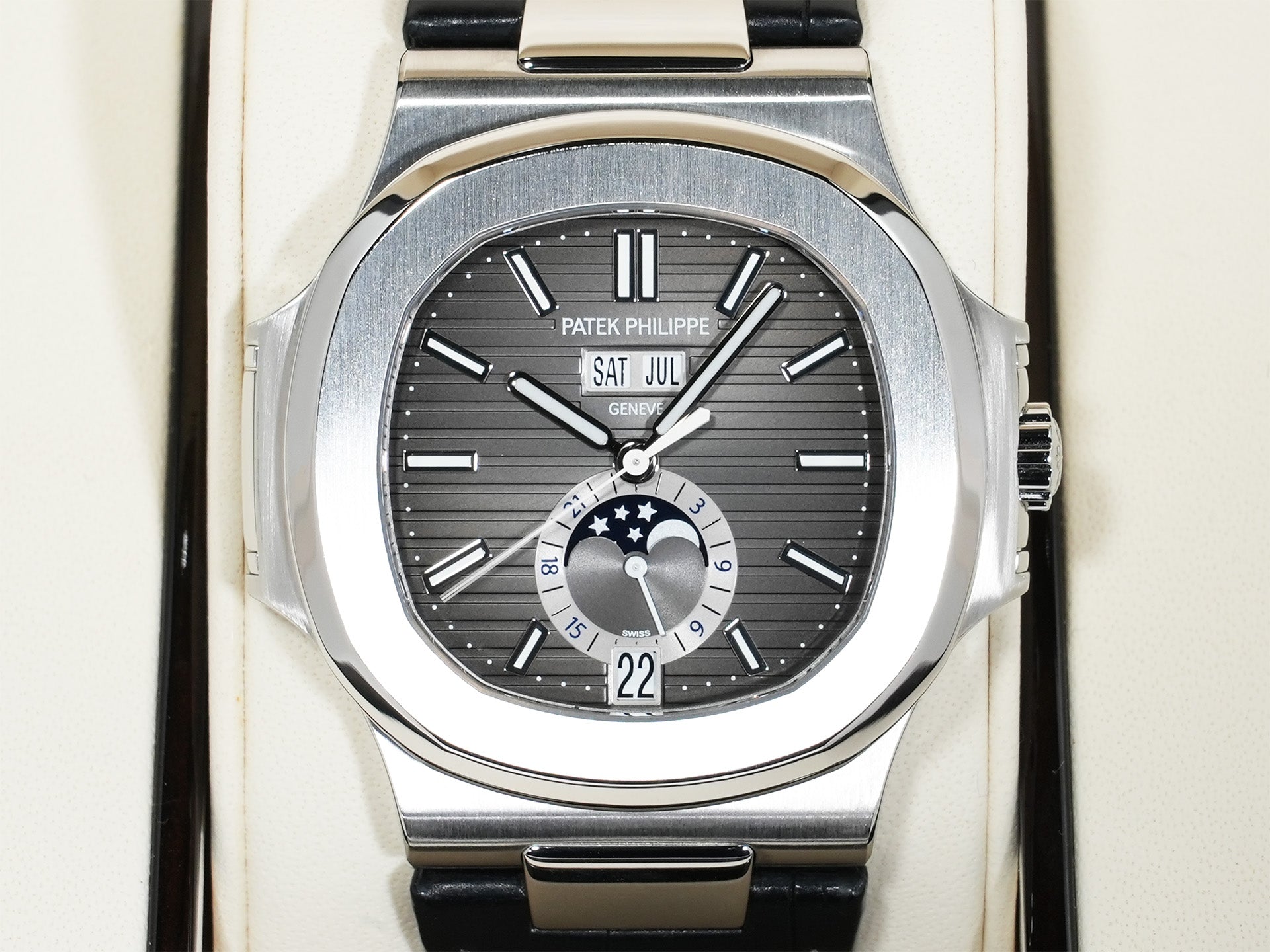 Patek Philippe Nautilus Annual Calendar Moon Phase Ref. 5726A-001 Stainless Steel Black Dial Excellent Used Condition puwb9nxz