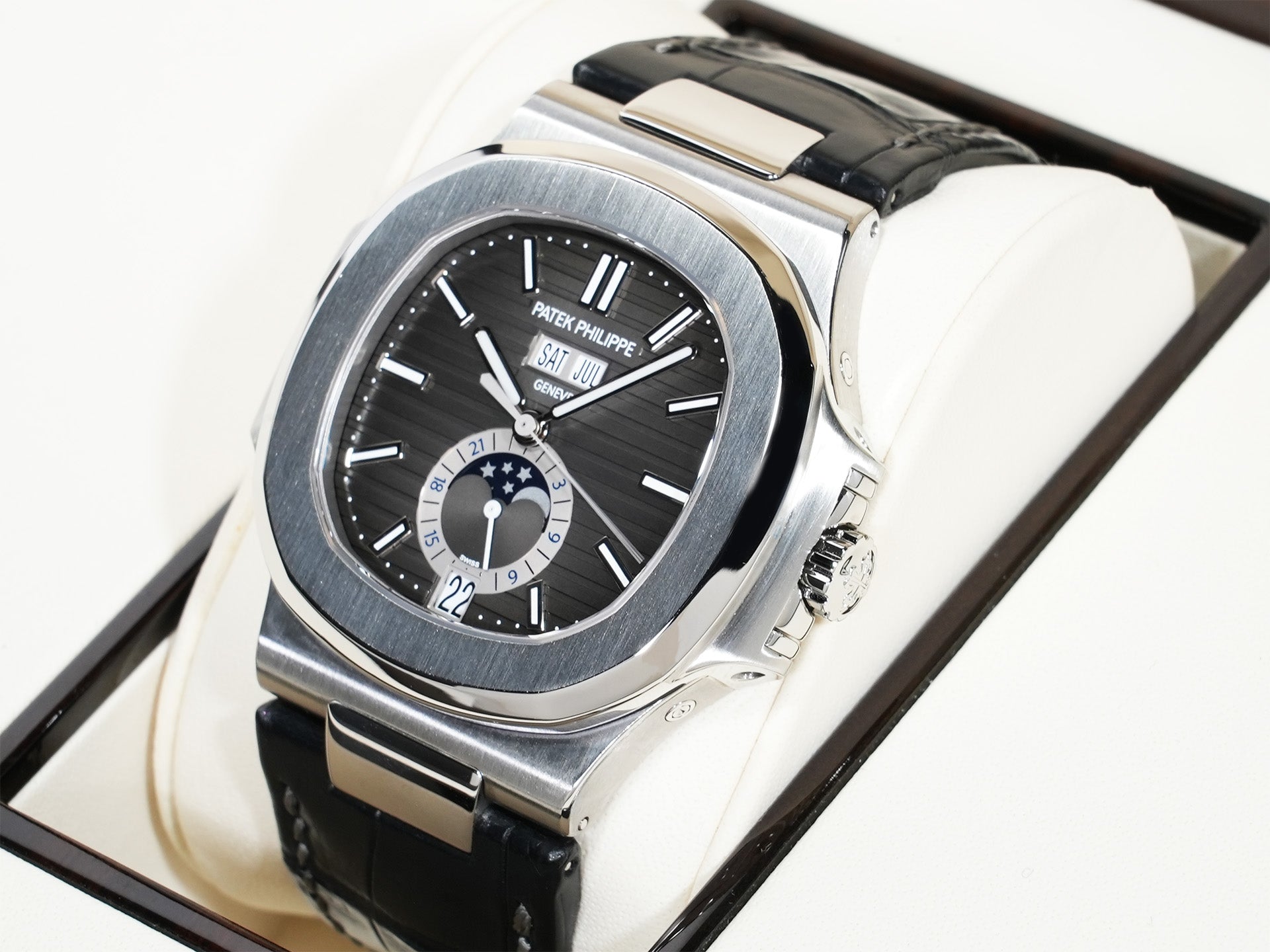 Patek Philippe Nautilus Annual Calendar Moon Phase Ref. 5726A-001 Stainless Steel Black Dial Excellent Used Condition puwb9nxz