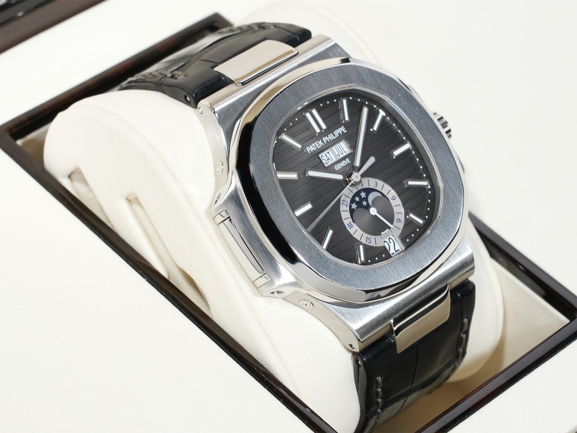 Patek Philippe Nautilus Annual Calendar Moon Phase Ref. 5726A-001 Stainless Steel Black Dial Excellent Used Condition puwb9nxz