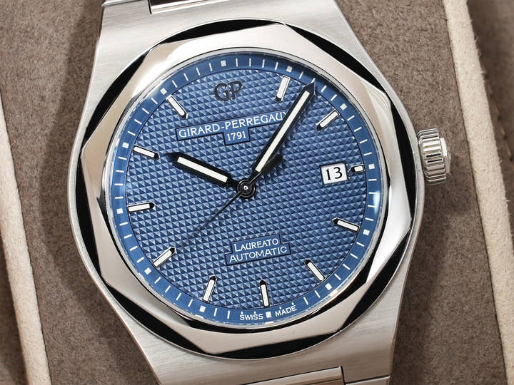 Girard-Perregaux Laureato Ref.81000-11-431-11A Stainless Steel Blue Dial Used 78zms5wi