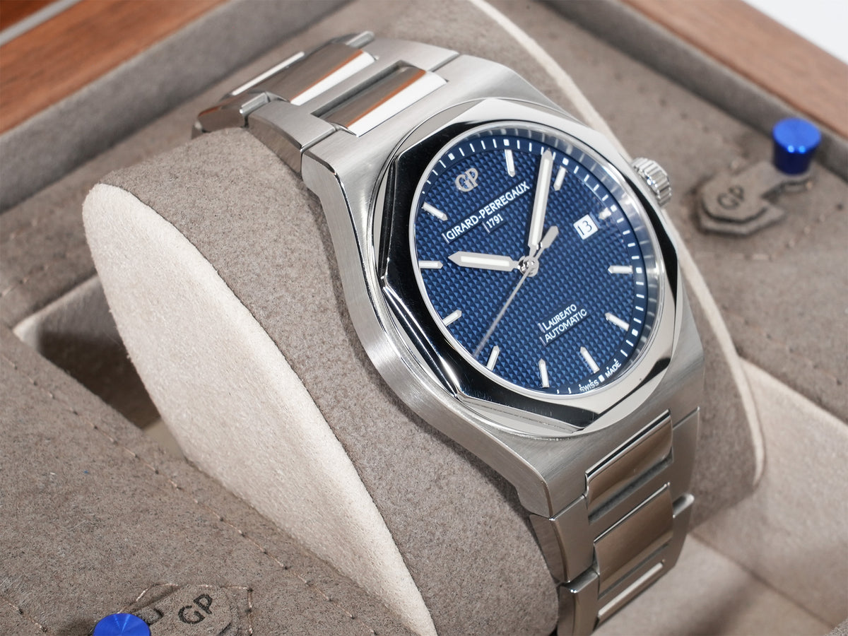Girard-Perregaux Laureato Ref.81000-11-431-11A Stainless Steel Blue Dial Used 78zms5wi
