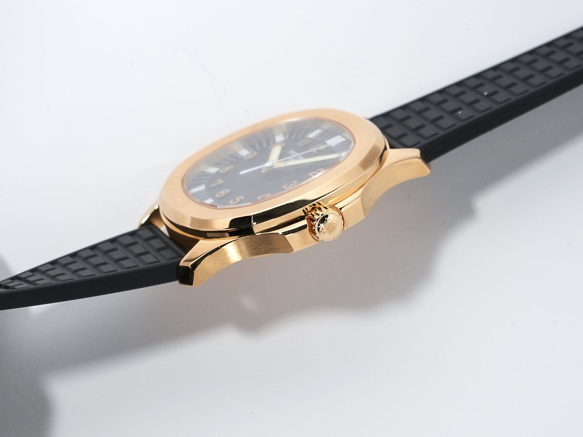 Patek Philippe Aquanaut Ref. 5065J-001 Yellow Gold Black Dial Used 5h3ebcnd