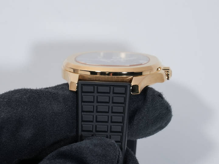 Patek Philippe Aquanaut Ref. 5065J-001 Yellow Gold Black Dial Used 5h3ebcnd